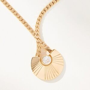 NWT gold pendant necklace